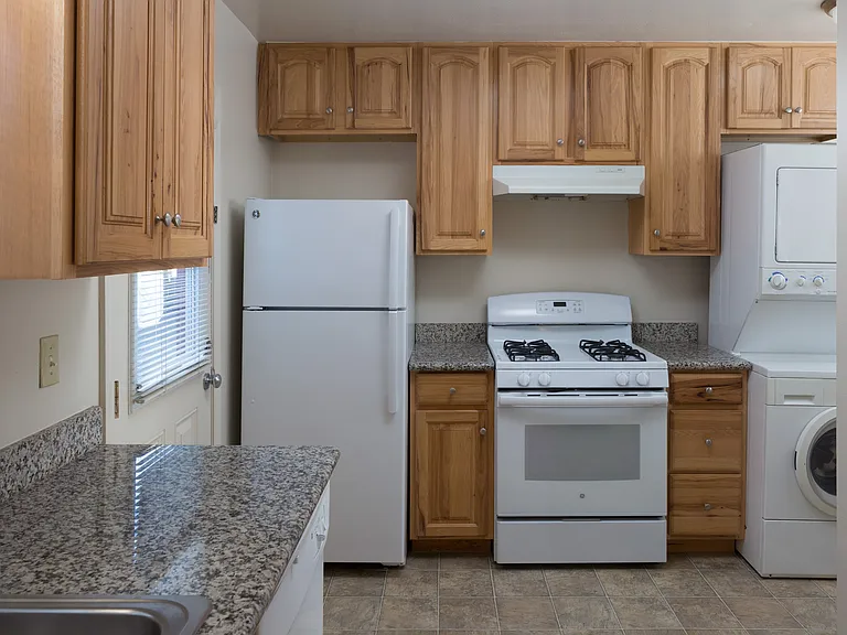 6601-6605 Moeser Ln — Photo 2