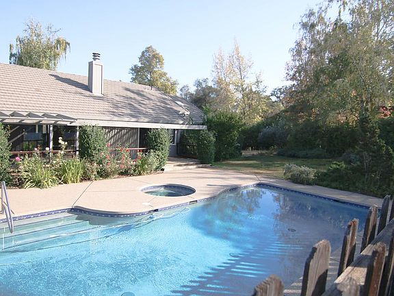 3rd image of 11200 Meadow Brook Dr