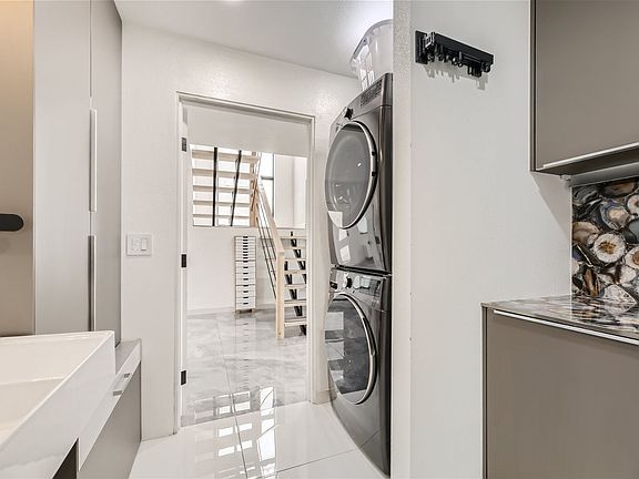 4th image of 3149 Bel Air Dr