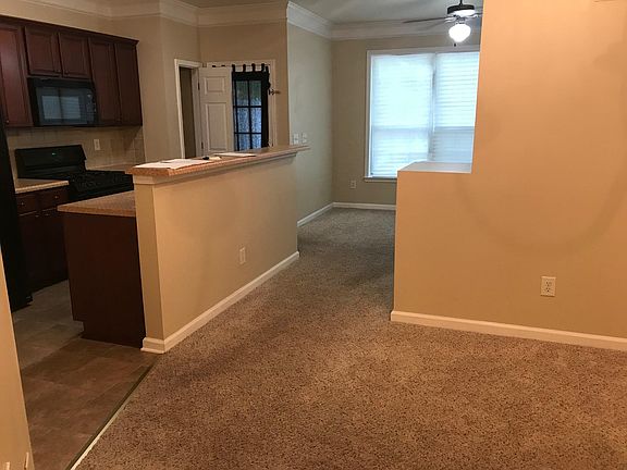 4th image of 939 Abbey Park Way
