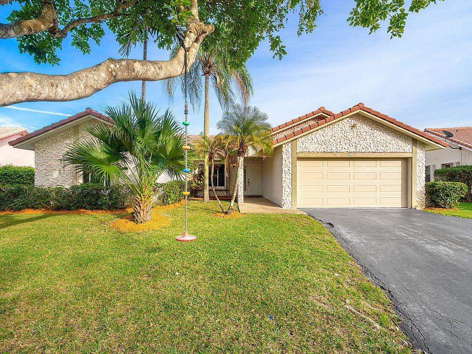 1st image of 651 NW 111th Way