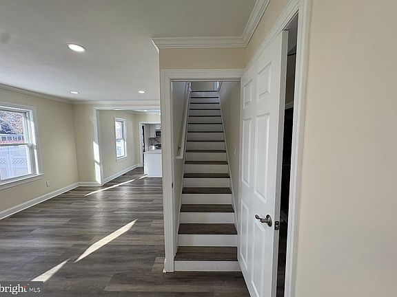 5th image of 405 Elm Ave