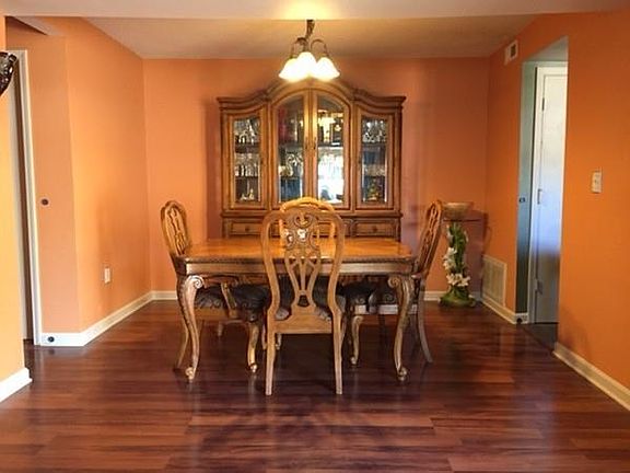 4th image of 23 Meadowood Dr