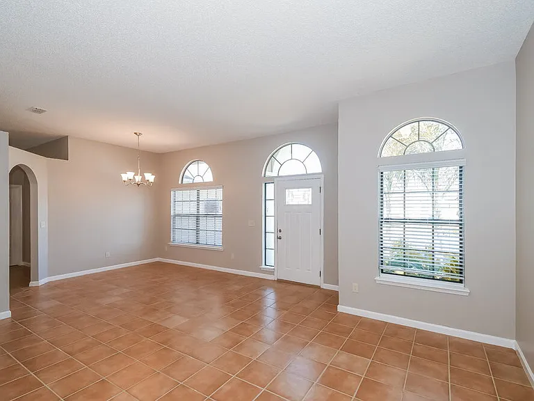 13146 Staffordshire Dr S — Photo 5