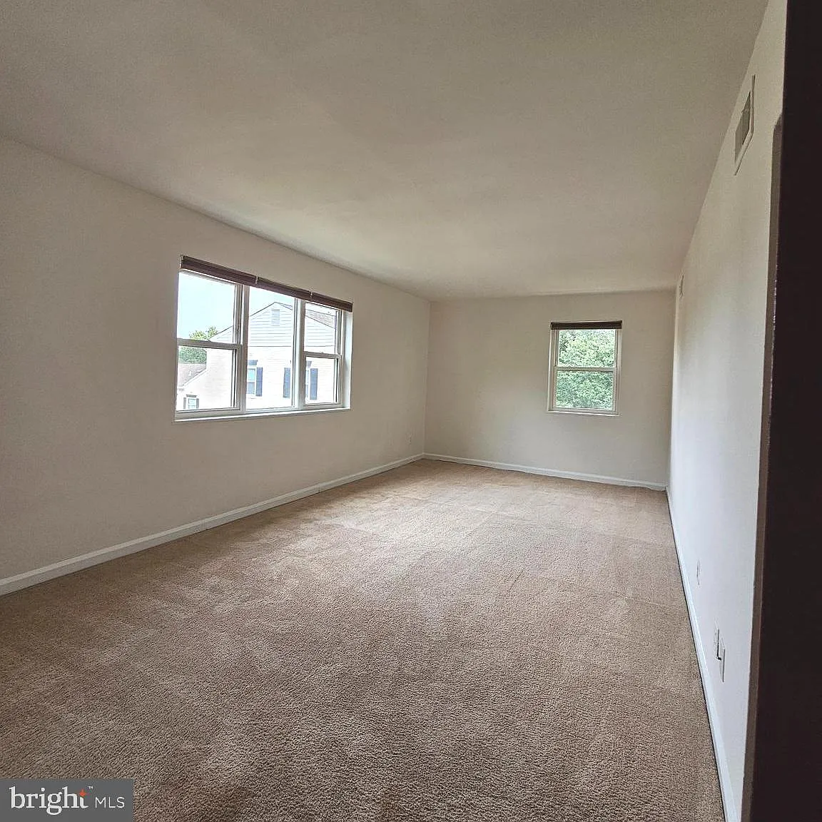 3045 Patrick Henry Dr — Photo 4