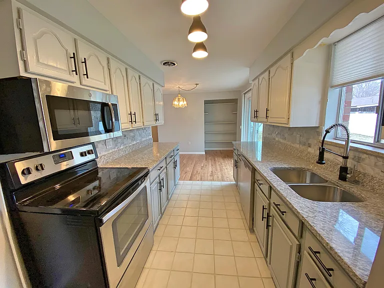 10640 W 62nd Pl — Photo 11