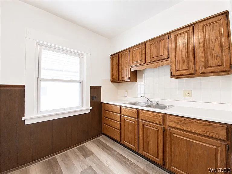 165 Dearborn St #UPPER — Photo 17