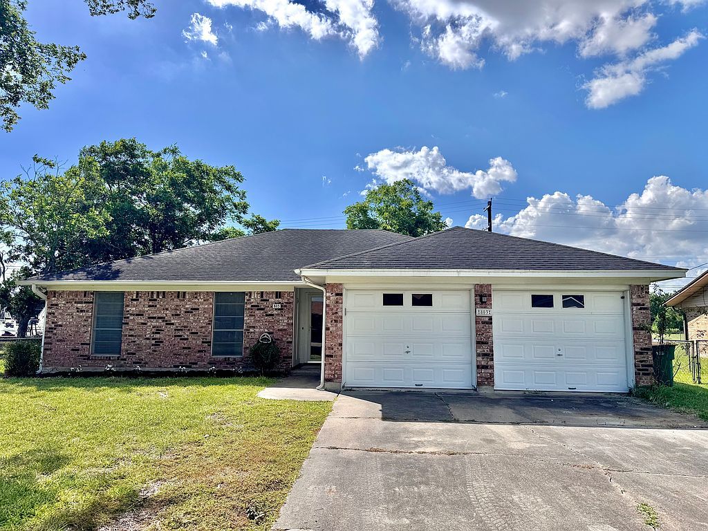 803 McLane St - Property Image