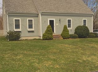 18 W Hill Rd, Mattapoisett, MA 02739