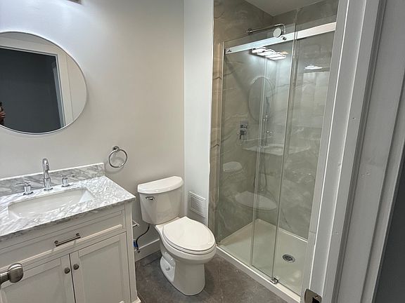 4th image of 22 Alpine St