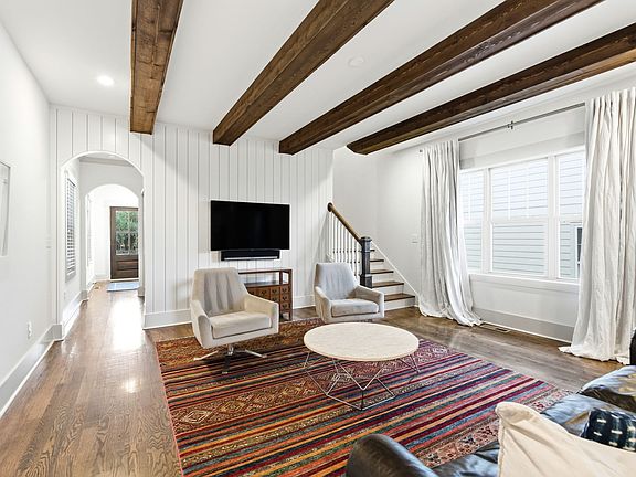 5th image of 636 Annex Ave #B