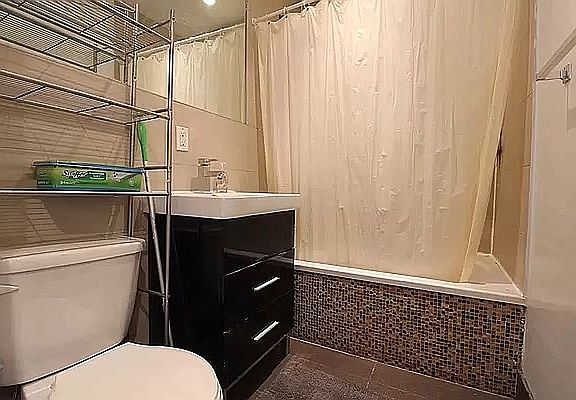 5th image of 654 Park Pl