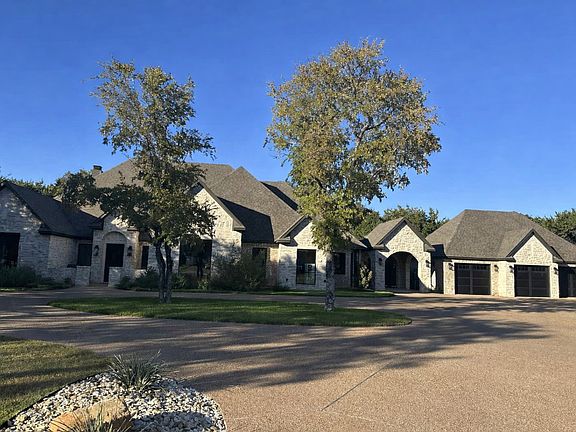 2nd image of 1136 Queen Elizabeth Dr