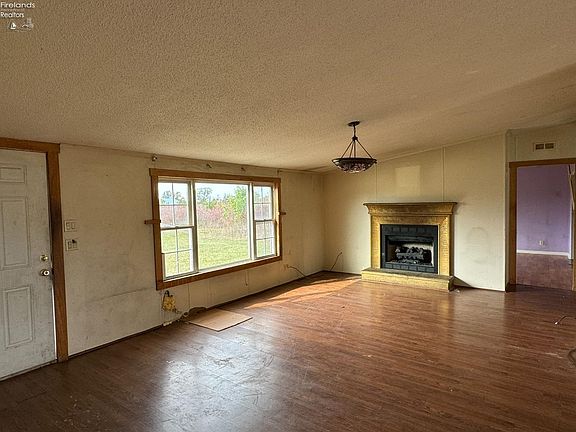 3rd image of 185 Forest Green Dr