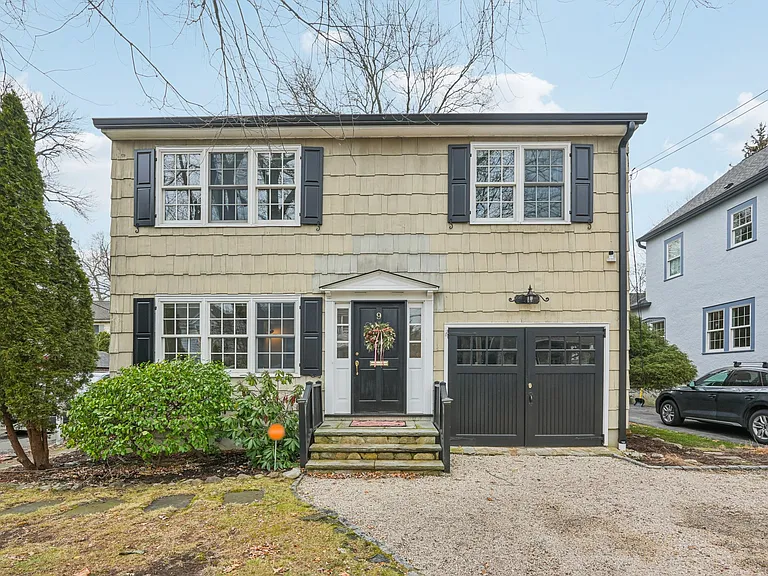 9 Oakwood Ave — Photo 5