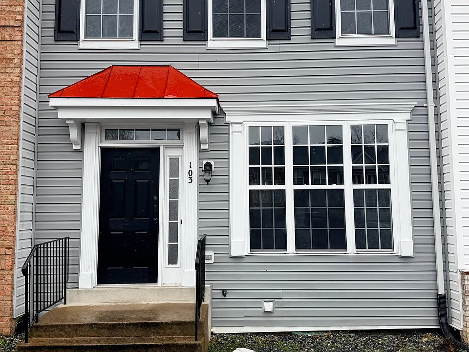 103 Hillside Ct