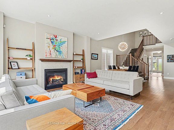 2nd image of 260 Shinleaf Cres