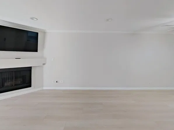 21450 Burbank Blvd APT 120, Woodland Hills, CA 91367