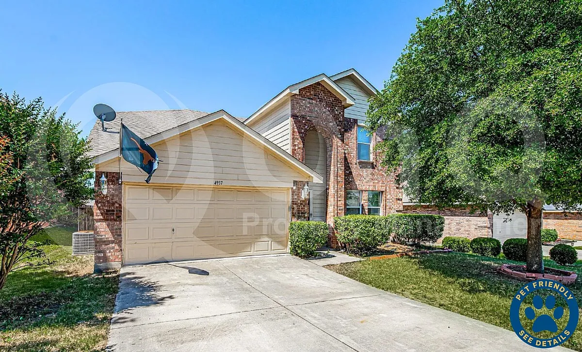 4 bed, 2.0 bath, 2368 sqft, $2,195 — Photo 1