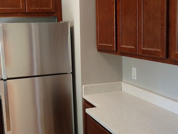 3rd image of 3287 S Kinnickinnic Ave #3