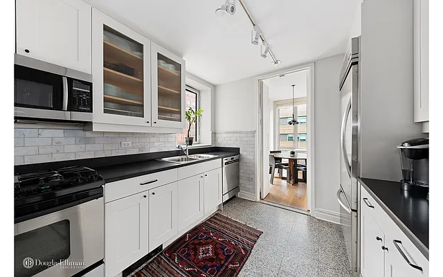 Rented by Douglas Elliman | media 10