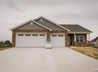 1106 Oak Creek Ln, Waterloo, IL 62298