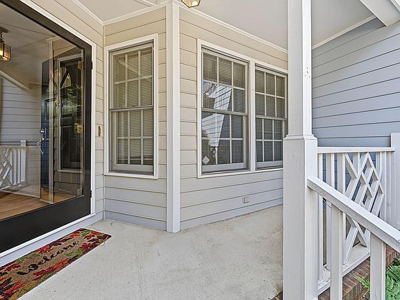 3rd image of 207 Hillstone Dr