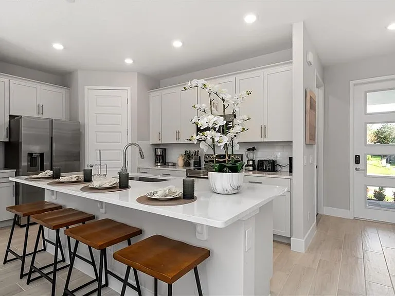 7834 Spectrum Dr — Photo 4