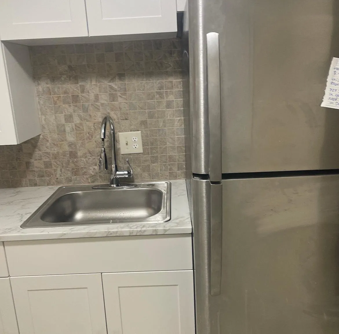 1 bed, 1.5 bath, 700 sqft, $1,300 — Photo 2
