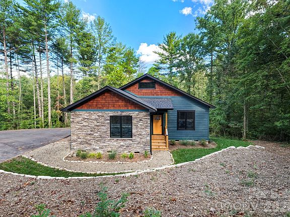 2nd image of 22 Deep Woods Rd