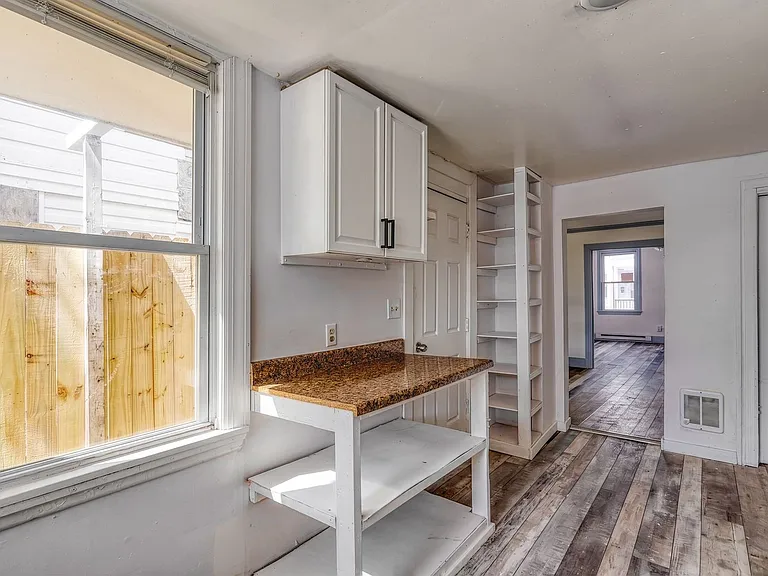 1251 Bailey St — Photo 3