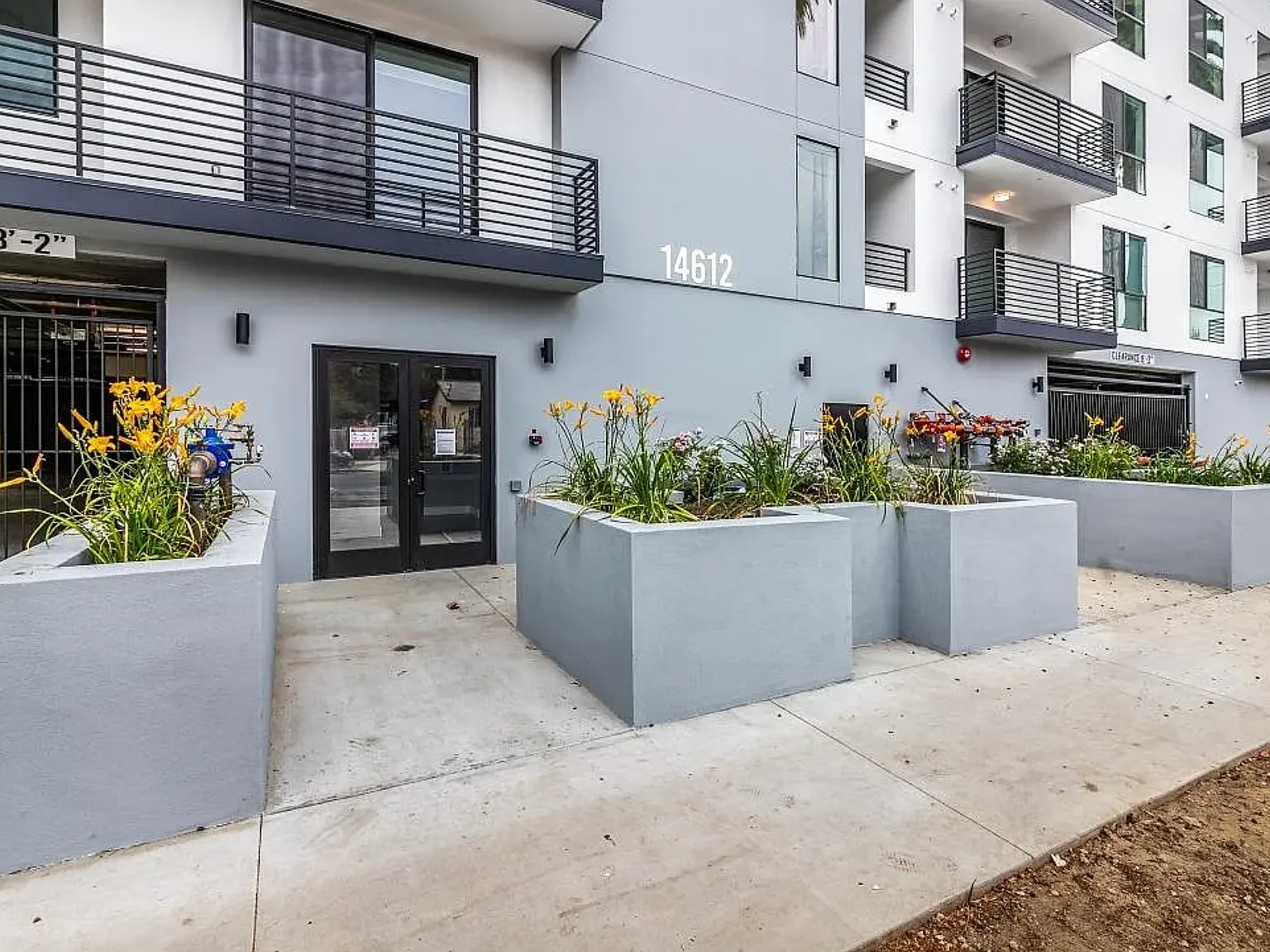 2 bed, 1109 sqft, $2,600 — Photo 2