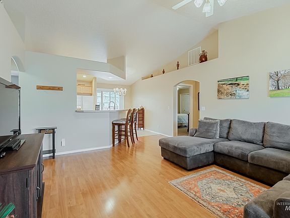 4th image of 14086 Carolina St