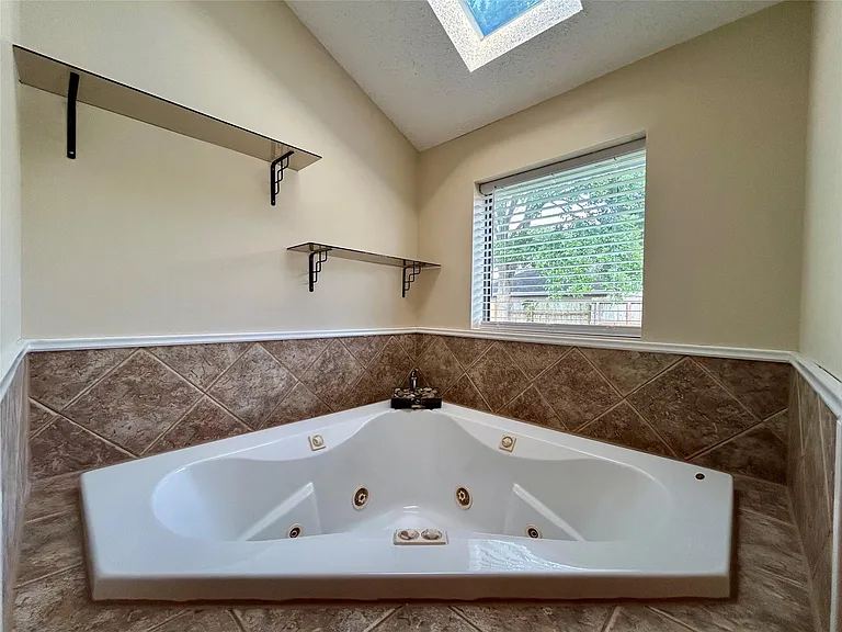 2711 Laurel Creek Way — Photo 23