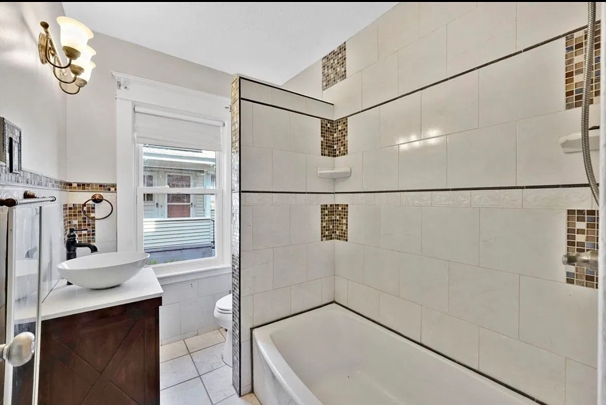 4 bed, $2,300 — Photo 4