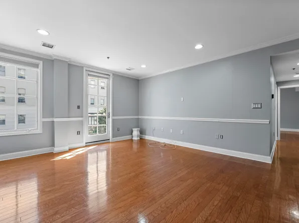 727 Monroe Street image 1 of 24