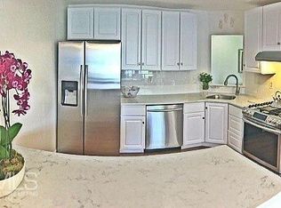 37 Farnham Sq, Parlin, NJ 08859