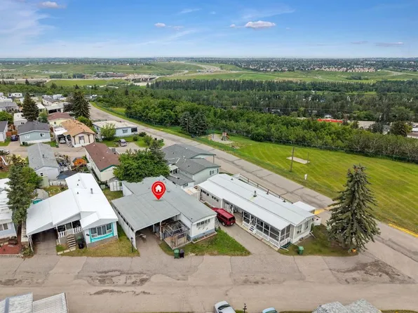 3223 83rd St NW, Calgary, AB T3B 5N6