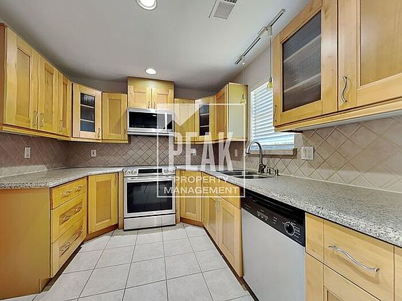 3rd image of 4517 Hartford Dr