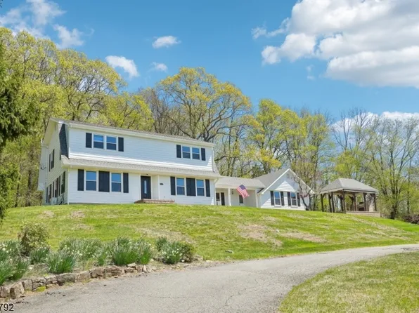 142 Beacon Hill Rd, Washington Twp., NJ 07830