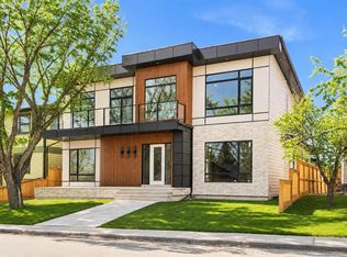 209 E Windermere Rd SW, Calgary, AB T3C3K9