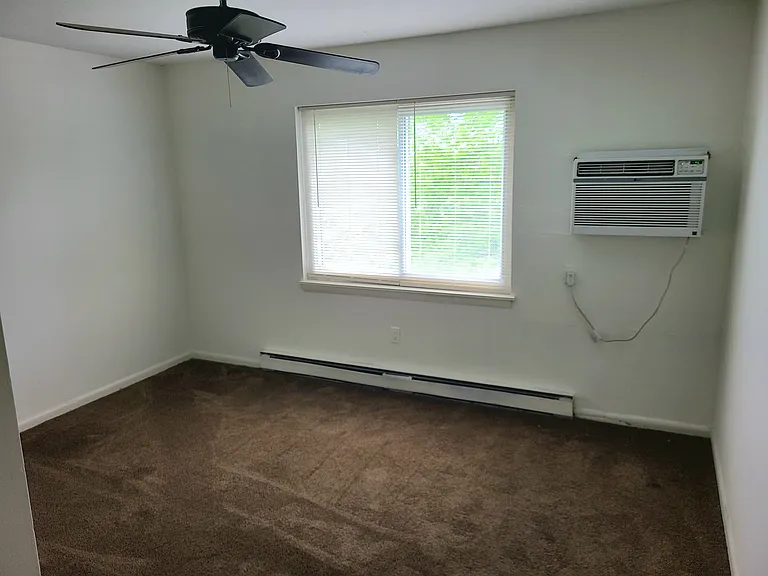 604 Colonial Ct #11 — Photo 5