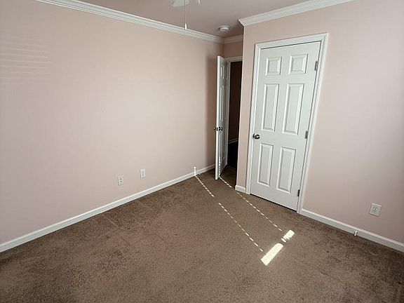 3rd image of 207 Victory Ln NE