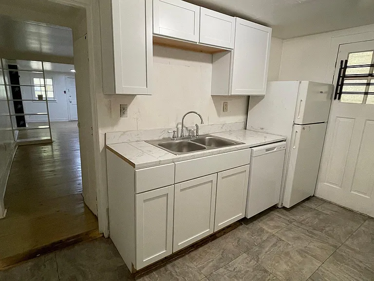 4131 Prytania St — Photo 2