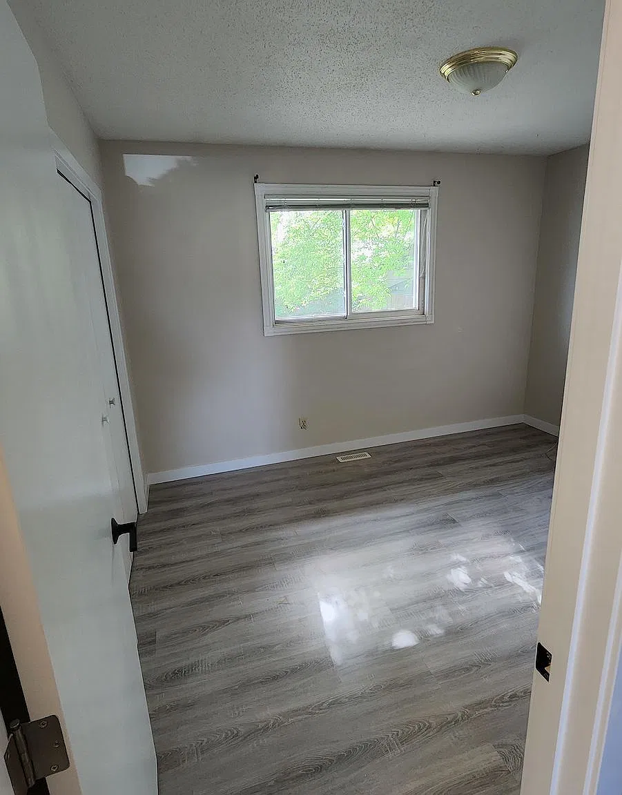 Clean and Spacious 3+1 Bedroom, 2-Bath House in Penbrooke Meadows — Photo 4