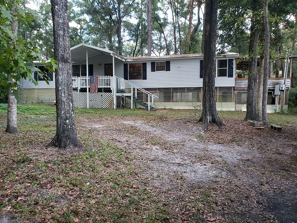 Facing front of house.