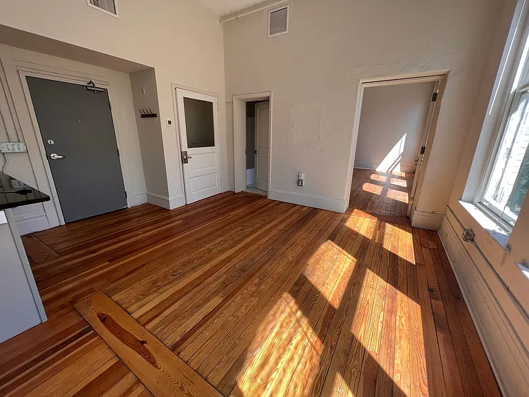 442 Main St — Photo 2