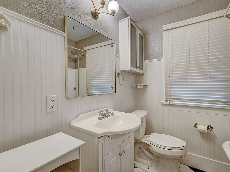 3711 N Military Ave — Photo 17