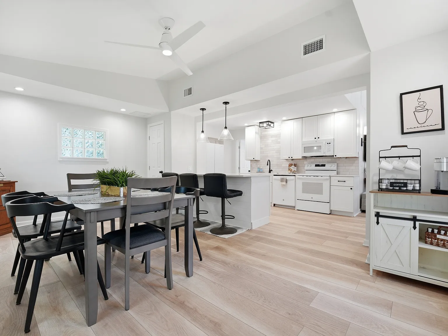2 bed, 1108 sqft, $2,800 — Photo 4