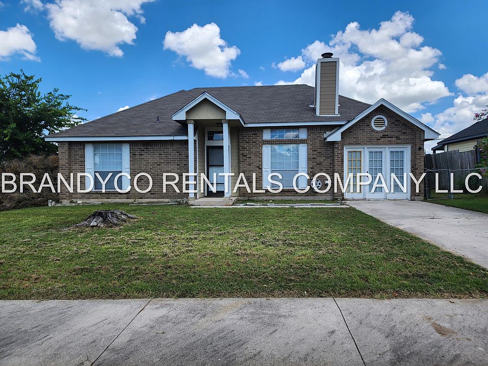 1st image of 2704 Larkspur Dr